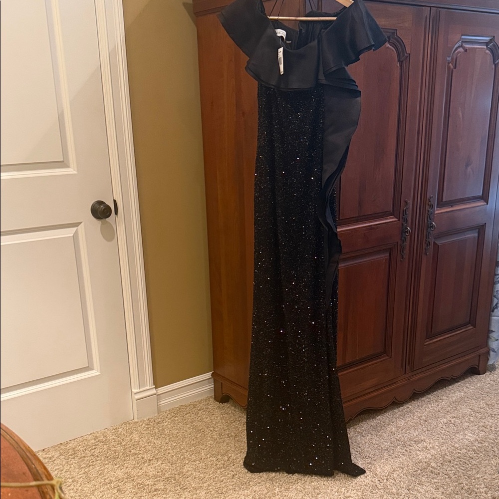 NWTS Teri Jon Black One Shoulder Gown